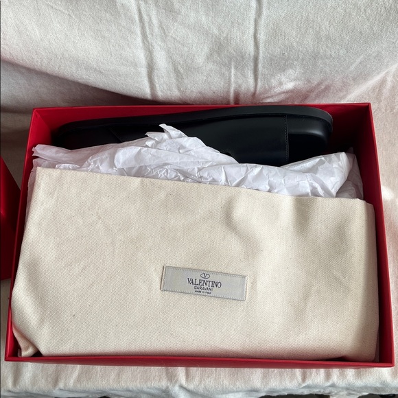 Valentino Garavani Roman Stud Sandal - Picture 5 of 10